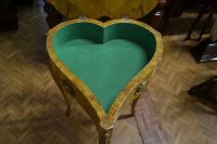 TAVOLINO A CUORE